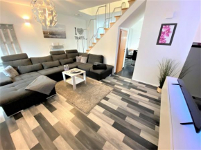 LUXUS Wohnung auf 2 Etagen 3BR! +NETFLIX +HIGH-END Ausstattung